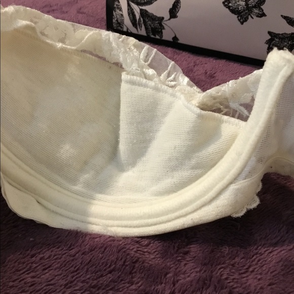 Vintage Victoria Secret White Lacy Demi Bra - Picture 6 of 14